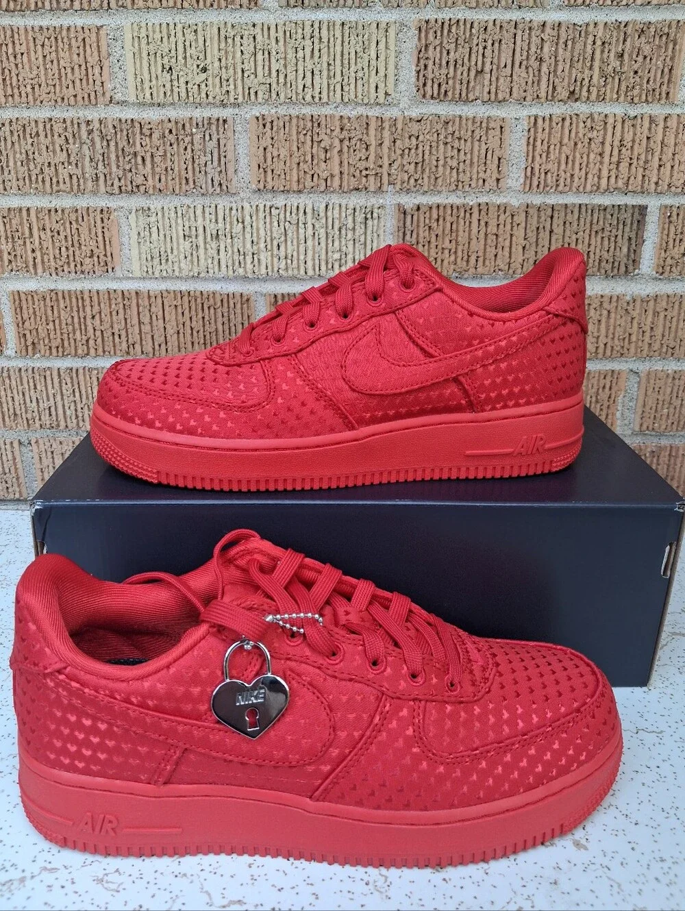 NEW Air Force 1 '07 LOW SE Women Sz 9 University Red/University Red